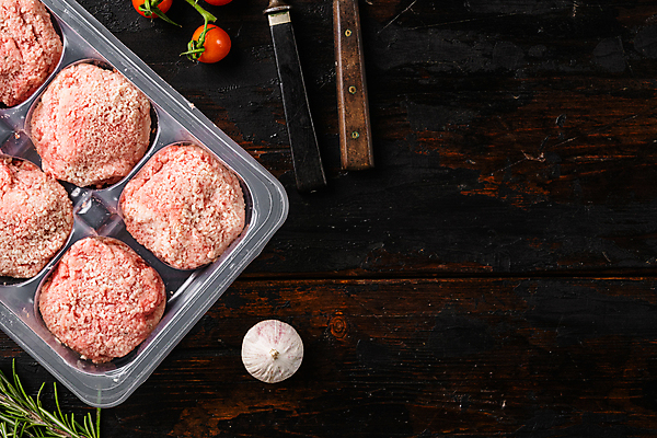 포토 JPG 해외이미지 그릇 식재료 방울토마토 마늘 생고기 사람없음 플라스틱 미트볼 날것 로즈메리 다진고기 포장용기 해외포토 식기 음식 토마토 채소 재질 육류 허브 포장재료 파일형식 이미지허브