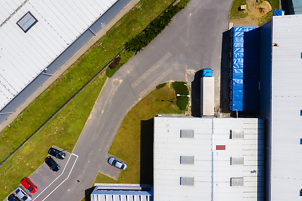 포토 JPG 해외이미지 직업 외관 공원 산업 비즈니스 공장 교통시설 새로움 경사 사람없음 건물 경제 문 우주 화물 만 센터 컨테이너 승합차 입장 창고 시설 대문 상업 짐차 트레일러 획득 단상 물류 분배 슬로바키아 콘크리트 해외포토 건축물 공공시설 유럽 교통 컨셉 공업 승용차 자동차 운송업 파일형식 이미지허브