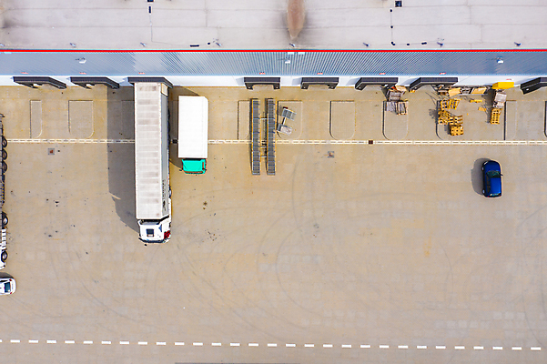 포토 JPG 해외이미지 공원 산업 도로 비즈니스 교통시설 자동차 안테나 사람없음 건물 트럭 화물 도시 센터 역 상품 정상 주식 컨테이너 창고 상업 머리위 지역 트랙터 수납 짐차 무거움 트레일러 물류 슈퍼마켓 드론 분배 수입 터미널 해외포토 건축물 공공시설 길 육상교통 교통 통신 금융 상점 운송업 무게 농기계 시설 특수차량 파일형식 이미지허브