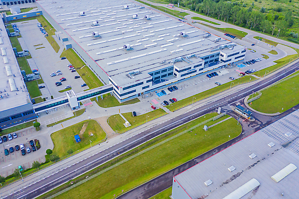 포토 JPG 해외이미지 유럽 산업 도로 비즈니스 공장 교통시설 자동차 독일 안테나 사람없음 화물 상품 컨테이너 창고 시설 상업 수납 짐차 무거움 트레일러 물류 폴란드 드론 분배 수입 조감도 해외포토 나라 길 육상교통 교통 통신 공업 운송업 무게 파일형식 이미지허브