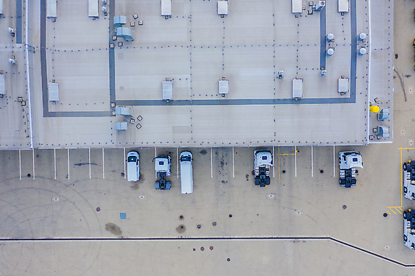 포토 JPG 해외이미지 공원 산업 도로 비즈니스 교통시설 자동차 안테나 사람없음 건물 트럭 화물 도시 센터 상품 정상 주식 컨테이너 창고 상업 머리위 지역 트랙터 수납 짐차 무거움 트레일러 물류 슈퍼마켓 드론 분배 수입 터미널 해외포토 건축물 공공시설 길 육상교통 교통 통신 금융 상점 운송업 무게 농기계 시설 특수차량 파일형식 이미지허브