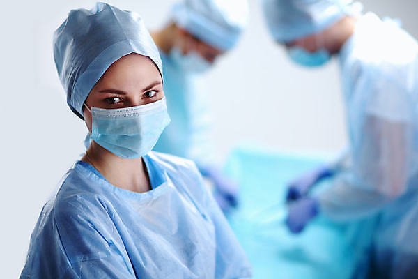 포토 JPG 해외이미지 직업 학생 유니폼 건강 병원 가면 사람 사람없음 내부 치료 약 방 고통 장비 환자 간호사 의사 코트 흰색 기구 램프 긴급 업무 도움 그룹 수술 질병 외과 돌봄 살균 해외포토 옷 감정 컬러 컨셉 의학 모션 조명 외투 의료진 작업 파일형식 이미지허브