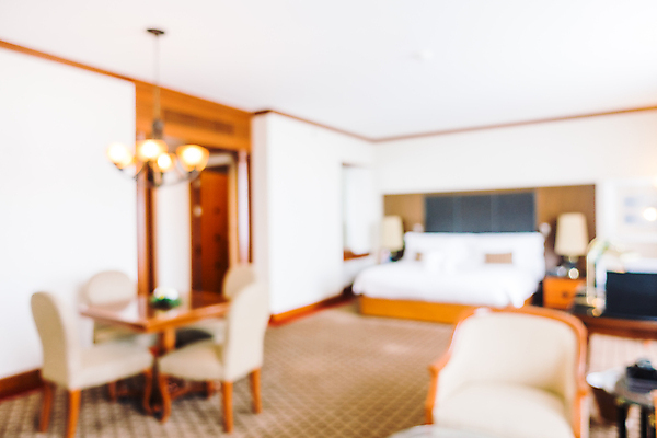 포토 JPG 해외이미지 디자인 벽 백그라운드 창문 호텔 바닥 아파트 주택 실내 사람없음 내부 장식 빛 침실 방 흰색 침대 고급 소프트포커스 복고 리빙 블러 스타일 해외포토 컬러 가구 컨셉 숙소 촬영기법 건물 파일형식 이미지허브