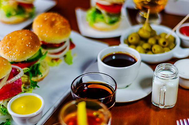 포토 JPG 해외이미지 접시 음식 다이어트 토마토 채소 양파 패스트푸드 육류 요리 이벤트 사람없음 목재 파티 요식업 식당 식사 저녁식사 치킨 소고기 햄버거 맛 그릴 상추 작음 케첩 굽기 머스터드 준비 유기농 깨 점심식사 미니 뷔페 식품점 전문 해로움 해외포토 나무 식기 웰빙 산업 컨셉 식재료 재료 주방용품 건강 상점 조미료 소스_음식 인스턴트 크기 구이 닭고기요리 파일형식 이미지허브