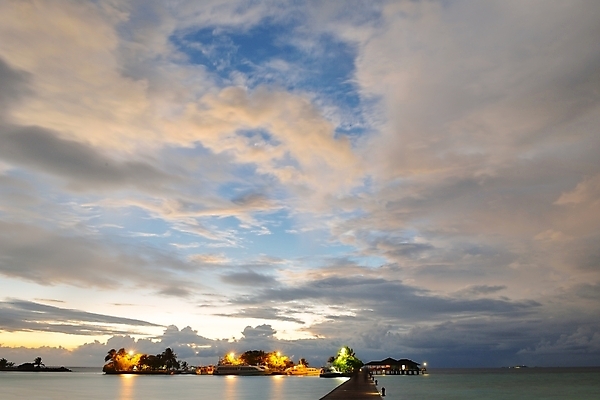 포토 JPG 해외이미지 주간 바다 하늘 사람없음 야외 빛 나무다리 해외포토 자연요소 다리_건축물 파일형식 이미지허브