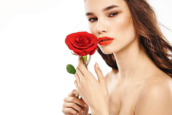 포토 JPG 해외이미지 백인 응시 여자 포즈 한명 들기 상반신 성인 옆모습 화장 뷰티 장미 성인여자한명만 해외포토 서양인 1 시선 꽃 뷰포인트 모션 사람 여자한명만 성인여자만 파일형식 이미지허브