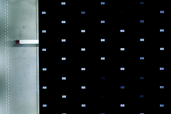 포토 JPG 해외이미지 산업 비즈니스 교통시설 자동차 사람없음 건물 세로 금융 트럭 화물 센터 시장 상품 야간 주식 컨테이너 주차 배열 창고 상업 지역 트랙터 수납 짐차 질서 무거움 트레일러 소매 슈퍼마켓 로딩 무료 분배 조감도 터미널 해외포토 자연요소 건축물 육상교통 교통 경제 상점 운송업 예절 무게 농기계 시설 특수차량 파일형식 이미지허브