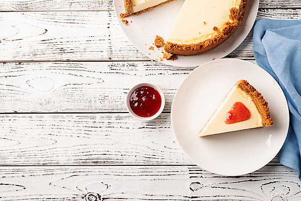 포토 JPG 해외이미지 디저트 실내 사람없음 하이앵글 딸기잼 치즈케이크 나무배경 해외포토 음식 뷰포인트 백그라운드 내부 케이크 잼 파일형식 이미지허브