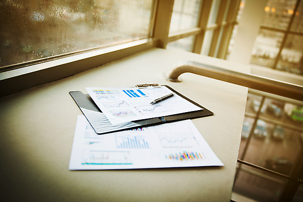 포토 JPG 해외이미지 직업 종이 컨셉 돈 회사 비즈니스 통계 탁자 성공 그래프 사람없음 금융 경제 파란색 사무실 펜 볼펜 자료 정보 성장 업무 그리기 계산 시장 계획 주식 예측 가격 오브젝트 무역 보고서 문서 투자 이익 회계 경영 마케팅 수입 자금 해외포토 산업 컬러 가구 모션 필기구 작업 재산 파일형식 이미지허브