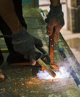 포토 JPG 해외이미지 식물 직업 산업 선 일러스트 공장 불 노동자 가면 안전 사람 사람없음 파란색 빛 금속 기계 장비 공구 업무 뜨거움 제조 보호 철 묘사 탱크 가스 수납 공학 계약자 용접 용접공 조작 철강 해외포토 자연요소 교육 컬러 컨셉 공업 재질 도구 작업 계약 파일형식 이미지허브