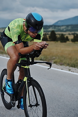 포토 JPG 해외이미지 주간 전신 남자 도로 한명 성인 야외 옆모습 아웃포커스 자전거 잡기 승차 사이클선수 사이클링 라이딩 성인남자한명만 해외포토 자연요소 1 길 뷰포인트 교통시설 모션 운동선수 촬영기법 사람 바이크 육상스포츠 남자한명만 성인남자만 파일형식 이미지허브