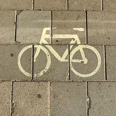 포토 JPG 해외이미지 도로 길 선 백그라운드 무늬 표시 거리 바닥 건강 안전 사람없음 야외 환경 자전거 페인트 회색 자유 정보 도시 보행로 승차 오솔길 방향 심볼 사인 신호 순환 도로표지판 공지사항 사이클링 땅바닥 루트 바이킹 페달 해외포토 컬러 컨셉 교통시설 모션 바이크 표지판 육상스포츠 파일형식 이미지허브