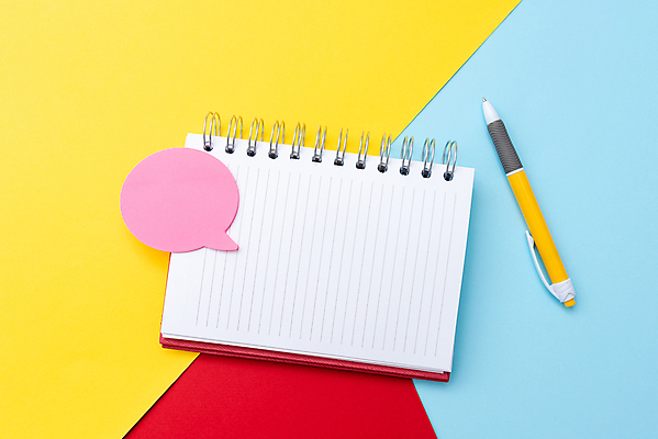 포토 JPG 해외이미지 종이 백그라운드 말풍선 아이디어 사람없음 컬러풀 펜 공책 카피스페이스 해외포토 컬러 컨셉 문구용품 필기구 공백 파일형식 이미지허브