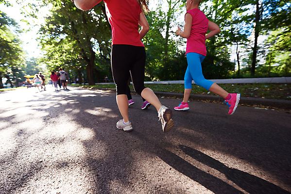 포토 JPG 해외이미지 주간 전신 나무 여자 남자 도로 함께함 여러명 성인 야외 옆모습 뒷모습 달리기 조깅 햇빛 하반신 마라톤 달리기선수 성인만 해외포토 자연요소 식물 길 뷰포인트 다수 컨셉 교통시설 모션 사람 경기 운동 태양 육상스포츠 육상선수 파일형식 이미지허브