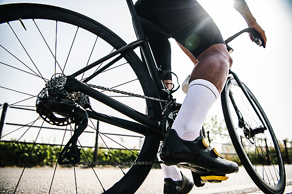 포토 JPG 주간 남자 로우앵글 한명 성인 취미 야외 뒷모습 30대 햇빛 자전거 한국인 하반신 승차 사이클선수 유산소운동 라이딩 한강시민공원 성인남자한명만 국내포토 자연요소 1 공원 뷰포인트 모션 운동선수 사람 동양인 장년 운동 태양 바이크 한강 남자한명만 성인남자만 파일형식