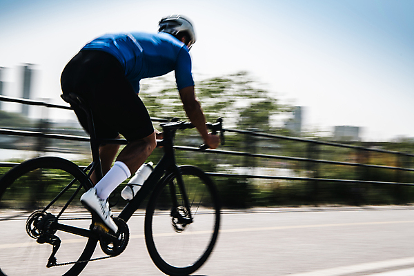 포토 JPG 주간 전신 남자 한명 성인 취미 야외 옆모습 30대 자전거 한국인 승차 사이클선수 속도 유산소운동 라이딩 사이클복 패닝샷 한강시민공원 성인남자한명만 국내포토 자연요소 1 공원 뷰포인트 모션 운동선수 촬영기법 사람 동양인 장년 운동 바이크 한강 남자한명만 성인남자만 파일형식