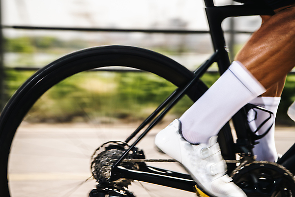 포토 JPG 주간 발 근접촬영 취미 야외 신체부위 자전거 사이클선수 속도 밟기 유산소운동 라이딩 자전거바퀴 패닝샷 한강시민공원 국내포토 자연요소 공원 뷰포인트 모션 운동선수 촬영기법 사람 운동 바이크 한강 파일형식