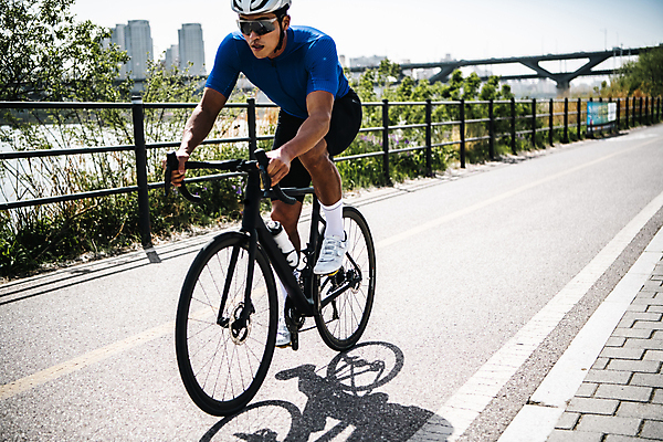포토 JPG 주간 전신 남자 고글 그림자 한명 성인 취미 야외 옆모습 30대 자전거 한국인 승차 헬멧 사이클선수 유산소운동 라이딩 사이클복 한강시민공원 성인남자한명만 국내포토 자연요소 1 공원 뷰포인트 모션 운동선수 사람 동양인 장년 운동 바이크 보호장비 한강 남자한명만 성인남자만 파일형식