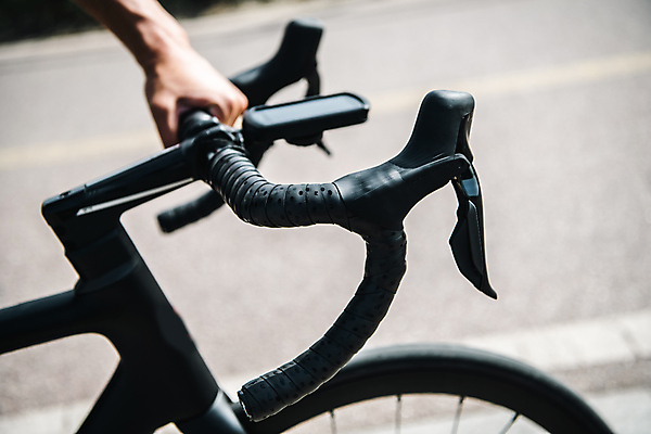 포토 JPG 주간 손 근접촬영 취미 야외 아웃포커스 신체부위 자전거 잡기 핸들 한강시민공원 국내포토 자연요소 공원 뷰포인트 모션 촬영기법 사람 바이크 한강 파일형식