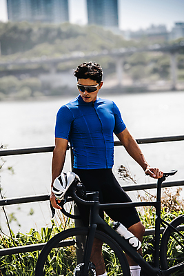 포토 JPG 주간 응시 남자 휴식 고글 한명 상반신 성인 취미 야외 앞모습 옆모습 아웃포커스 30대 자전거 한국인 잡기 사이클선수 사이클복 한강시민공원 성인남자한명만 국내포토 자연요소 1 시선 공원 뷰포인트 컨셉 모션 운동선수 촬영기법 사람 동양인 장년 바이크 한강 남자한명만 성인남자만 파일형식