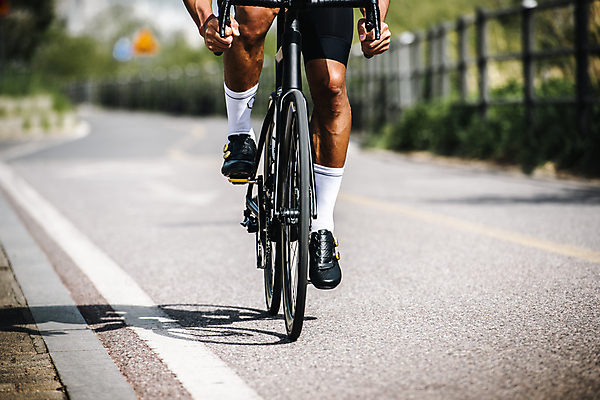 포토 JPG 주간 남자 그림자 한명 성인 취미 야외 앞모습 아웃포커스 30대 자전거 한국인 하반신 승차 사이클선수 유산소운동 라이딩 한강시민공원 성인남자한명만 국내포토 자연요소 1 공원 뷰포인트 모션 운동선수 촬영기법 사람 동양인 장년 운동 바이크 한강 남자한명만 성인남자만 파일형식