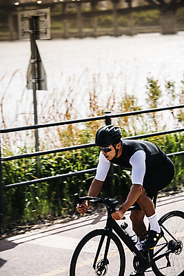 포토 JPG 주간 전신 남자 한명 성인 취미 야외 옆모습 30대 자전거 한국인 승차 헬멧 사이클선수 유산소운동 라이딩 사이클복 패닝샷 한강시민공원 성인남자한명만 국내포토 자연요소 1 공원 뷰포인트 모션 운동선수 촬영기법 사람 동양인 장년 운동 바이크 보호장비 한강 남자한명만 성인남자만 파일형식