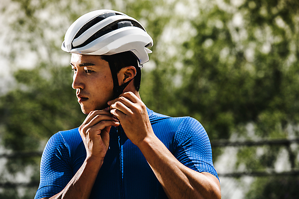 포토 JPG 주간 남자 휴식 무표정 한명 상반신 성인 취미 야외 앞모습 아웃포커스 30대 한국인 잡기 헬멧 사이클선수 사이클복 풀기 한강시민공원 성인남자한명만 국내포토 자연요소 1 공원 감정 뷰포인트 컨셉 모션 운동선수 촬영기법 표정 사람 동양인 장년 보호장비 한강 남자한명만 성인남자만 파일형식