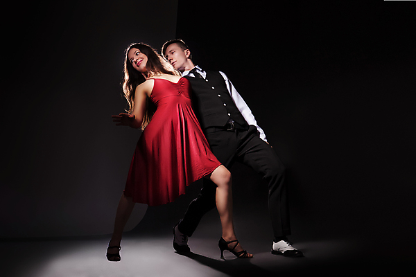 포토 JPG 해외이미지 커플 여자 남자 감정 음악 포즈 모션 사랑 사람 성인 두명 빨간색 뷰티 유행 검은색 공연 연주자 댄서 흰색 춤 뜨거움 우아함 열정 히스패닉 아르헨티나 강렬 살사댄스 탱고 스타일 선두 해외포토 직업 컬러 컨셉 관계 문화예술 이벤트 음악가 남아메리카 파일형식 이미지허브