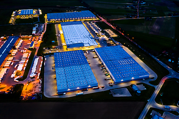 포토 JPG 해외이미지 공원 산업 도로 비즈니스 교통시설 자동차 안테나 사람없음 건물 트럭 화물 도시 센터 상품 정상 주식 컨테이너 창고 무역 상업 머리위 트랙터 수납 짐차 무거움 트레일러 물류 슈퍼마켓 드론 분배 수입 터미널 해외포토 건축물 공공시설 길 육상교통 교통 통신 금융 상점 운송업 무게 농기계 시설 특수차량 파일형식 이미지허브