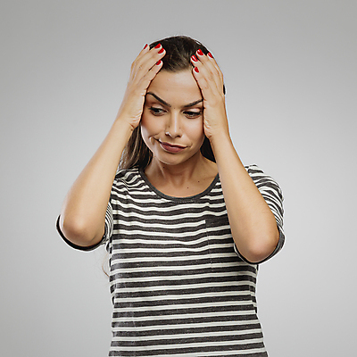 포토 JPG 해외이미지 1 여자 행복 감정 백그라운드 스트레스 갈색머리 관리 한명 사람 머리 줄무늬 기쁨 고통 회색 표현 자신감 좌절 만족 두통 문제 히스패닉 고립 우울증 편두통 스타일 해외포토 헤어스타일 컬러 컨셉 무늬 신체부위 질병 파일형식 이미지허브