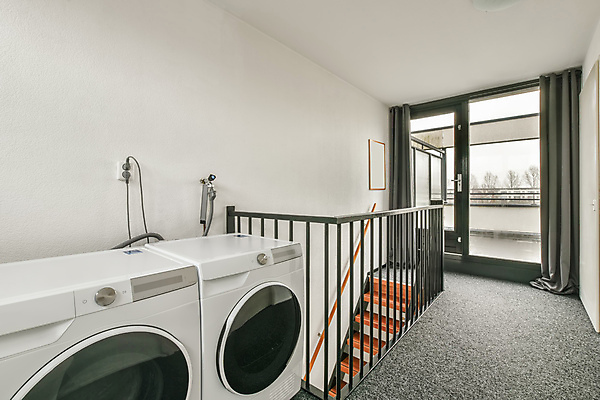 포토 JPG 해외이미지 창문 난간 실내 사람없음 인테리어 계단 커튼 모던 심플 드럼세탁기 세탁실 해외포토 디자인 내부 세탁기 파일형식 이미지허브