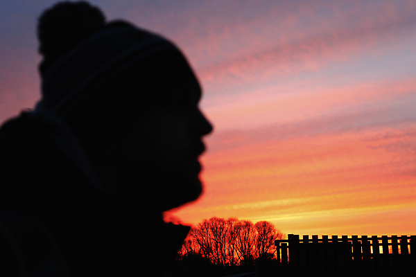 포토 JPG 해외이미지 남자 실루엣 여행 백그라운드 오렌지 벽지 하늘 휴식 파노라마 미술 한명 경사 사람없음 야외 파란색 햇빛 맑음 보라색 황혼 일몰 놀람 새벽 낭만 자유 분위기 저녁 공상 스카이라인 내추럴 천창 파라다이스 수평선 카피스페이스 해외포토 자연요소 1 감정 컬러 컨셉 과일 날씨 문화예술 촬영기법 표정 사람 태양 노을 공백 야간 파일형식 이미지허브