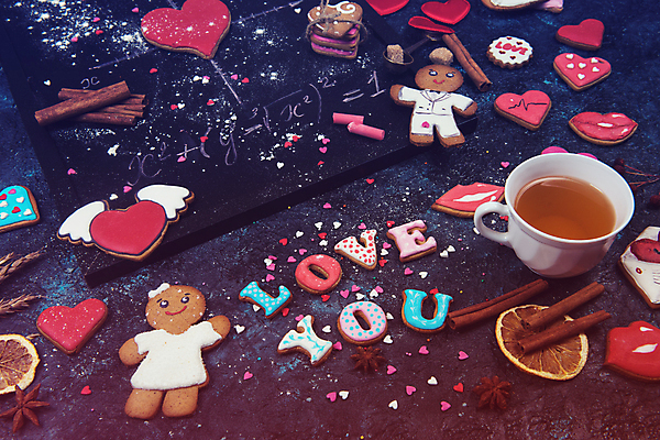 포토 JPG 해외이미지 검은배경 실내 사랑 사람없음 쿠키 하트 아이러브유 진저맨 진저쿠키 해외포토 모양 감정 백그라운드 디저트 내부 검은색 파일형식 이미지허브