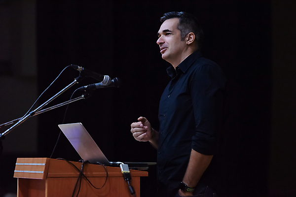 포토 JPG 해외이미지 남자 실내 말하기 한명 손짓 상반신 성인 옆모습 노트북 강의 강당 마이크 단상 세미나 성인남자한명만 해외포토 1 뷰포인트 음향기기 모션 사람 내부 전자제품 남자한명만 성인남자만 파일형식 이미지허브