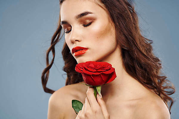 포토 JPG 해외이미지 백인 여자 포즈 한명 들기 상반신 성인 앞모습 화장 뷰티 장미 눈감음 성인여자한명만 해외포토 서양인 1 꽃 뷰포인트 모션 사람 여자한명만 성인여자만 파일형식 이미지허브