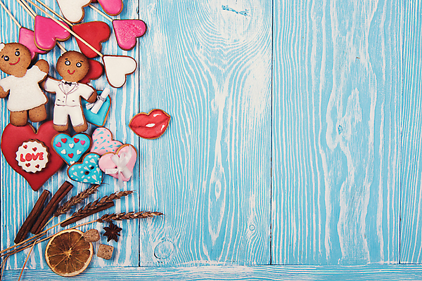 포토 JPG 해외이미지 커플 실내 사랑 사람없음 하이앵글 쿠키 하트 건과일 진저맨 진저쿠키 카피스페이스 나무배경 해외포토 모양 감정 뷰포인트 백그라운드 과일 관계 디저트 건조 내부 공백 파일형식 이미지허브