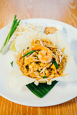 포토 JPG 해외이미지 접시 아시아 음식 채소 젓가락 태국 밥 새우 요리 동양인 사람없음 초록색 식당 저녁식사 치킨 중국 튀김 면 레몬 국수 패드 해외포토 식기 나라 컬러 과일 수저 갑각류 인종 상점 식사 면류 닭고기요리 파일형식 이미지허브