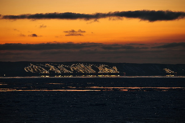 포토 JPG 해외이미지 계절 스포츠 여행 캐나다 겨울 하늘 휴가 스키 산 사람 사람없음 야외 물 파란색 마을 상점 식당 얼음 식사 일몰 새벽 추위 스노우보드 야간 휴양지 서리 스키선수 스노우보더 절정 해외포토 자연요소 컬러 북아메리카 겨울스포츠 운동선수 노을 장소 보드_스포츠 파일형식 이미지허브