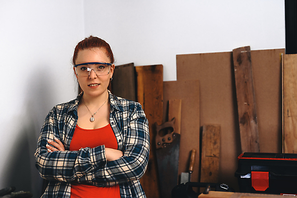 포토 JPG 해외이미지 백인 직업 디자인 여자 안경 가구 사업가 청소년 기술 실내 관리 창조 한명 미소 취미 목재 가로 연필 잡기 작업 비즈니스우먼 작업실 닫기 제조 널 계획 천 종업원 목수 집중 측정 그림 열정 목공예 주인 계량기 빨간머리 차고 프로젝트 중소기업 해외포토 서양인 나무 1 헤어스타일 잡화 감정 생활용품 컨셉 회사 비즈니스 재료 모션 학용품 표정 사람 내부 필기구 직물 직장인 공예 파일형식 이미지허브