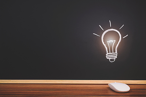 포토 JPG 해외이미지 백그라운드 컨셉 비즈니스 전구 교실 상상 성공 수업 아이디어 프레임 창조 사람없음 빛 우주 검은색 칠판 흰색 가르침 스케치 심볼 그림 분필 해외포토 교육 컬러 학교 미술 초크 파일형식 이미지허브