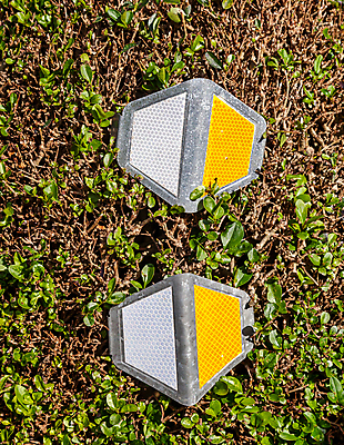 포토 JPG 해외이미지 식물 도로 오렌지 교통시설 유리 표시 안전 사람없음 야외 옆모습 초록색 빛 울타리 반사 노란색 장비 닫기 플라스틱 사인 반사경 해외포토 길 뷰포인트 컬러 교통 과일 모션 재질 담장 시설 파일형식 이미지허브