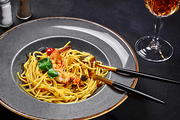 포토 JPG 해외이미지 접시 검은배경 새우 서양음식 실내 스파게티 사람없음 해외포토 식기 음식 백그라운드 파스타 갑각류 내부 검은색 파일형식 이미지허브