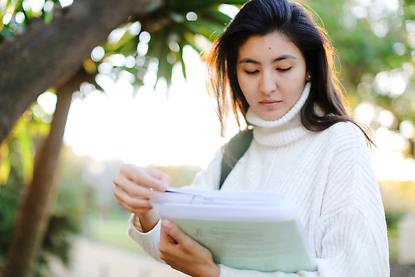 포토 JPG 해외이미지 나무 식물 모델 1 학생 응시 옷 공원 여자 행복 감정 포즈 자연 한명 사람 동양인 성인 야외 초록색 뷰티 유행 일본 중국 흰색 표현 우아함 닫기 폴더 내추럴 스타일 해외포토 시선 공공시설 아시아 컬러 컨셉 모션 인종 생태계 파일 파일형식 이미지허브