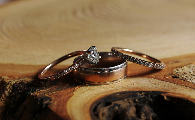 포토 JPG 해외이미지 나무 디자인 커플 기념일 조각 결혼 백그라운드 꽃무늬 결혼식 사랑 사람없음 목재 장식 초록색 뷰티 낭만 흰색 시골 축하 반지 원형 황금 고급 닫기 보석 배열 심볼 결혼반지 다이아몬드 약혼 백금 해외포토 도형 식물 꽃 감정 컬러 컨셉 무늬 재료 장신구 관계 모션 이벤트 광석 약속 파일형식 이미지허브