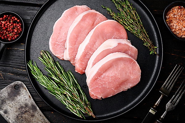 포토 JPG 해외이미지 포크 식재료 생고기 돼지고기 사람없음 하이앵글 로즈메리 백리향 핑크솔트 해외포토 식기 뷰포인트 육류 허브 소금 파일형식 이미지허브