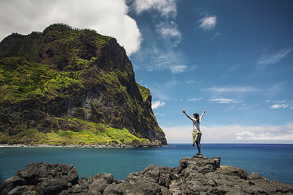 포토 JPG 해외이미지 구름 모자 라이프스타일 여자 무기 바다 여행 자연 하늘 성공 휴가 산 한명 사람 풍경 초원 야외 초록색 여행객 걷기 우주 자유 오픈 언덕 화산 오르기 무료 혼자 해외포토 자연요소 1 잡화 컬러 컨셉 모션 생활 생태계 파일형식 이미지허브