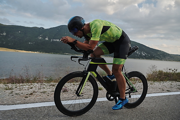 포토 JPG 해외이미지 주간 전신 남자 도로 하늘 산 한명 성인 야외 옆모습 강 자전거 승차 사이클선수 사이클링 라이딩 성인남자한명만 해외포토 자연요소 1 길 뷰포인트 교통시설 모션 운동선수 사람 바이크 육상스포츠 남자한명만 성인남자만 파일형식 이미지허브