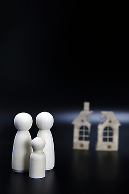 포토 JPG 해외이미지 모양 커플 종이 어린이 결혼 백그라운드 컨셉 가족 관계 결혼식 남편 스트레스 주택 사랑 사람 사람없음 숫자 하트 아내 재산 균열 플랫 끝 충돌 심볼 오브젝트 싸움 법 위치 찢어짐 문제 붕괴 나누기 다리찢기 변호사 종료 나쁜 그만 깨짐 단절 돌봄 우울증 위기 이혼 해외포토 직업 문자 감정 모션 이벤트 건물 금융 수학 질병 사칙연산 파일형식 이미지허브