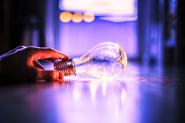 포토 JPG 해외이미지 손 디자인 교육 컨셉 생각 비즈니스 전구 창문 손가락 성공 설계 아이디어 창조 사람없음 빛 힘 계획 오브젝트 뇌 에코 심플 공학 해결 혁명 발명 지능 표준 스타일 주도 미니멀 해외포토 신체부위 환경 예절 파일형식 이미지허브