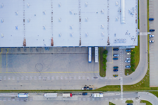 포토 JPG 해외이미지 유럽 산업 도로 비즈니스 공장 교통시설 자동차 독일 안테나 사람없음 화물 상품 컨테이너 창고 시설 상업 수납 짐차 무거움 트레일러 물류 폴란드 드론 분배 수입 조감도 해외포토 나라 길 육상교통 교통 통신 공업 운송업 무게 파일형식 이미지허브